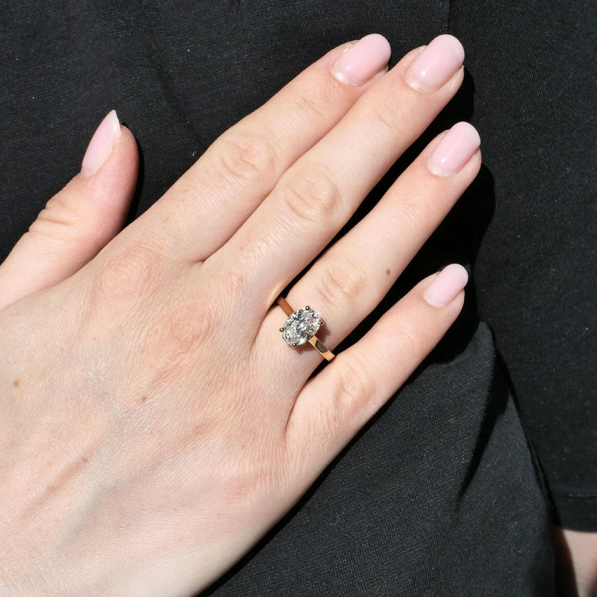 2.00 Carat Classic Lab-Grown Oval cut Diamond Engagement Ring in 18k yellow Gold