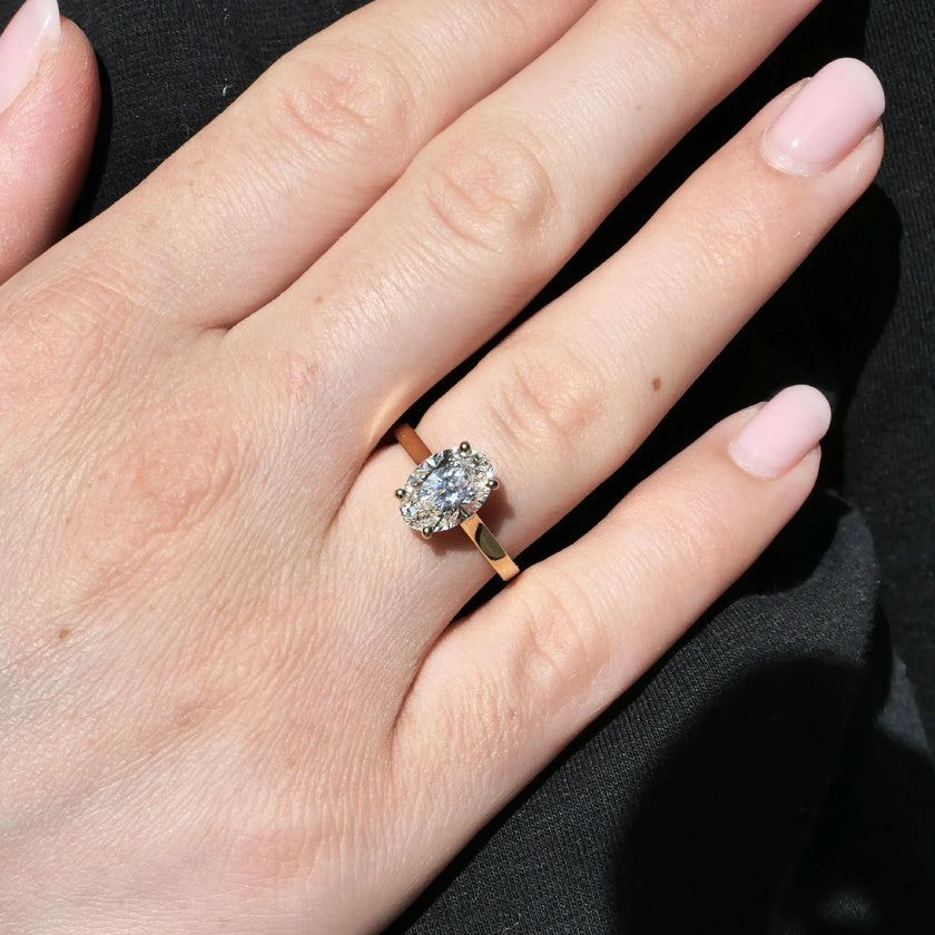 2.00 Carat Classic Lab-Grown Oval cut Diamond Engagement Ring in 18k yellow Gold
