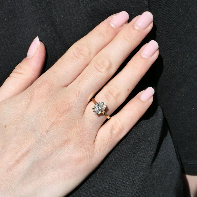 2.00 Carat Classic Lab-Grown Oval cut Diamond Engagement Ring in 18k yellow Gold